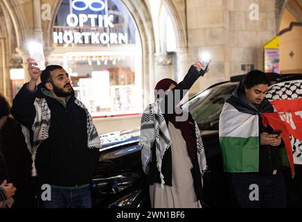 Munich, Allemagne. 28 février 2024. Plusieurs personnes se sont jointes à un rassemblement palestinien le 28 février 2024 à Munich, en Allemagne, pour protester pour un cessez-le-feu à Gaza et pour pleurer les victimes de la guerre. (Photo de Alexander Pohl/Sipa USA) crédit : Sipa USA/Alamy Live News Banque D'Images