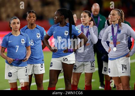 Les joueuses françaises ont été déçues à plein temps lors du match de finale de l'UEFA Women's Nations League opposant l'Espagne à la France, qui s'est déroulé au stade olympique de la Cartuja le 28 février 2024 à Séville, en Espagne. (Photo par Andres Gongora/PRESSINPHOTO) crédit : AGENCE SPORTIVE PRESSINPHOTO/Alamy Live News Banque D'Images