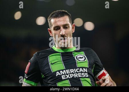 28 février 2024 ; stade Molineux, Wolverhampton, West Midlands, Angleterre; FA Cup Fifth Round Football, Wolverhampton Wanderers contre Brighton et Hove Albion ; Lewis Dunk de Brighton Banque D'Images