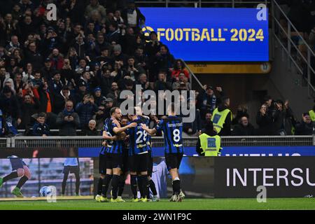 Équipe du FC Inter célébrant après un but lors du match de football italien Serie A entre l'Inter FC Internazionale et Atalanta BC le 28 février 2024 au stade Giuseppe Meazza San Siro Siro à Milan, Italie. Photo Tiziano Ballabio Banque D'Images