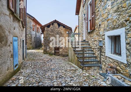 Profitez du petit village de Bre, situé sur le versant de la montagne de Bre, Tessin, Suisse Banque D'Images