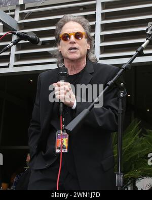 **PHOTO DE FICHIER** Richard Lewis décède au 76 Hollywood, CA - 07 juillet Richard Lewis assiste au rassemblement des fans d'anniversaire de Ringo Starr au Capitol Records le 07 juillet 2015. Crédit : Faye Sadou/MediaPunch Banque D'Images