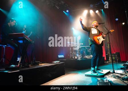 Le chanteur et compositeur britannique Tom Walker se produit en concert au Lido de Berlin. Banque D'Images