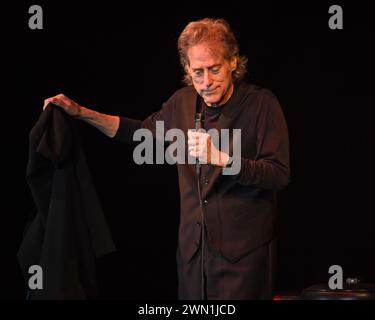 **PHOTO** Richard Lewis décède au 76 COCONUT CREEK, FL - OCTOBRE 07 : le comédien Richard Lewis se produit au Seminole Coconut Creek Casino le 7 octobre 2017 à Coconut Creek, Floride. Crédit : mpi04/MediaPunch Banque D'Images