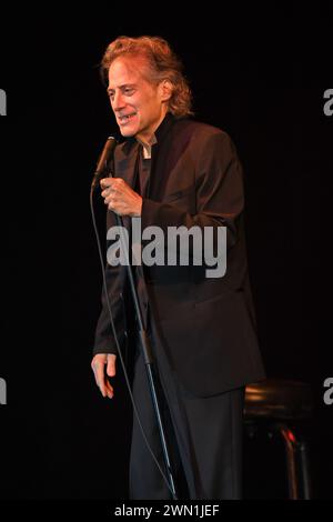 **PHOTO** Richard Lewis décède au 76 COCONUT CREEK, FL - OCTOBRE 07 : le comédien Richard Lewis se produit au Seminole Coconut Creek Casino le 7 octobre 2017 à Coconut Creek, Floride. Crédit : mpi04/MediaPunch Banque D'Images