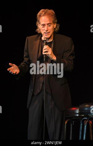 **PHOTO** Richard Lewis décède au 76 COCONUT CREEK, FL - OCTOBRE 07 : le comédien Richard Lewis se produit au Seminole Coconut Creek Casino le 7 octobre 2017 à Coconut Creek, Floride. Crédit : mpi04/MediaPunch Banque D'Images