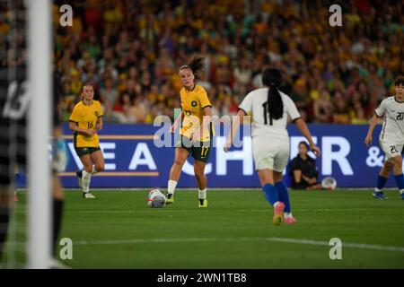 MELBOURNE, AUSTRALIE Melbourne, Victoria, Australie. 28 février 2024. Milieu de terrain australien Amy Sayer (17 ans) au tournoi de qualification olympique féminin 2024 de l'AFC R3 Australia Women contre Ouzbékistan Women au stade Marvel de Melbourne. Crédit : Karl Phillipson/Alamy Live News Banque D'Images