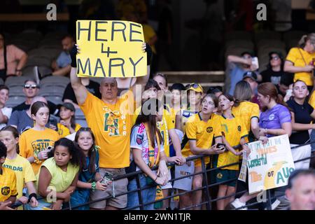 Melbourne, Australie, 28 février 2024. Les fans de Matildas lors de la 3e manche du match de qualification olympique féminin de l’AFC 2024 entre CommBank Matildas et l’Ouzbékistan au Marvel Stadium le 28 février 2024 à Melbourne, en Australie. Crédit : Santanu Banik/Speed Media/Alamy Live News Banque D'Images