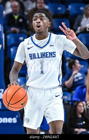 28 FÉVRIER 2024 : le garde de Saint Louis Billikens Cian Medley (1) appelle la pièce tout en amenant la balle dans un match de conférence A10 où les araignées de Richmond ont visité le Saint Louis Billikens. Tenue à Chaifetz Arena en parfait Louis, MO le mercredi 28 février 2024 Richard Ulreich/CSM Banque D'Images