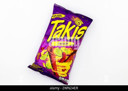Piment fort Takis Fuego et croustilles tortilla roulées au citron vert Banque D'Images