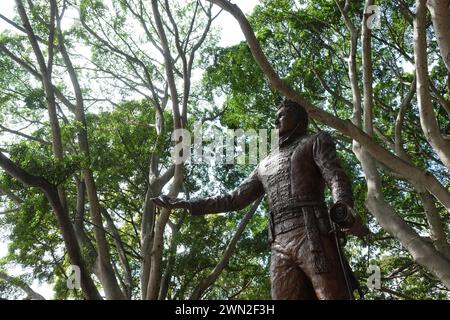 La statue du major-général Lachlan Macquarie est bien en vue à Hyde Park, Sydney, Australie, commémorant le cont du dirigeant colonial influent Banque D'Images