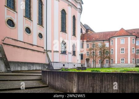 Kloster Wiblingen, Baden-Württemberg, Deutschland Blick auf der Nordostseite in den Innenhof der ehemaligen Benediktinerabtei des Klosters Wiblingen, Ulm, Baden-Württemberg, Deutschland. Banque D'Images