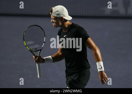 Acapulco, Mexique. 28 février 2024. Holger Rune du Danemark réagit lors de la 16e manche masculine entre Holger Rune du Danemark et Aleksandar Kovacevic des États-Unis lors de l'ATP Mexican Open 2024 à Acapulco, Mexique, le 28 février 2024. Crédit : Francisco Canedo/Xinhua/Alamy Live News Banque D'Images