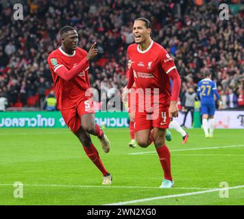 25 février 2024 - Chelsea v Liverpool - finale de la Coupe de Carabao - stade de Wembley. Virgil Van Dijk de Liverpool célèbre son but qui a ensuite été refusé. Banque D'Images