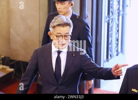 Tokyo, Japon. 29 février 2024. L'ancien ministre japonais des Affaires intérieures Ryota Takeda arrive à la Diète nationale à Tokyo alors qu'il assiste à la session du comité d'éthique politique de la Chambre basse pour s'excuser de son scandale des fonds politiques le jeudi 29 février 2024. (Photo de Yoshio Tsunoda/AFLO) Banque D'Images