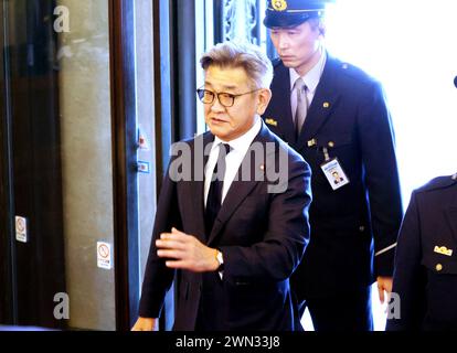 Tokyo, Japon. 29 février 2024. L'ancien ministre japonais des Affaires intérieures Ryota Takeda arrive à la Diète nationale à Tokyo alors qu'il assiste à la session du comité d'éthique politique de la Chambre basse pour s'excuser de son scandale des fonds politiques le jeudi 29 février 2024. (Photo de Yoshio Tsunoda/AFLO) Banque D'Images