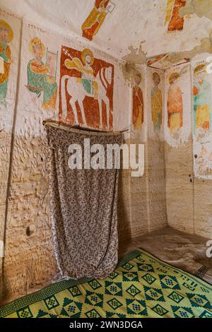 HAWZEN, ETHIOPIE - 26 janvier 2024 : L'église Abuna Yemata Guh à Hawzen, Tigray, Ethiopie fresques sur le mur de roche taillée église Abuna Yemata Guh à H. Banque D'Images