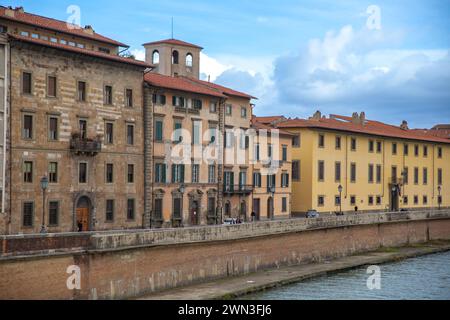 Arno berges bâtiments à Pise, Italie Banque D'Images