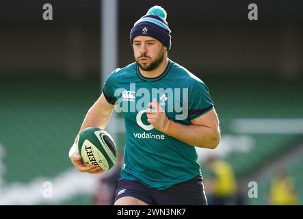 L'Irlandais Robbie Henshaw lors d'une séance d'entraînement à l'Aviva Stadium de Dublin, Irlande. Date de la photo : jeudi 29 février 2024. Banque D'Images