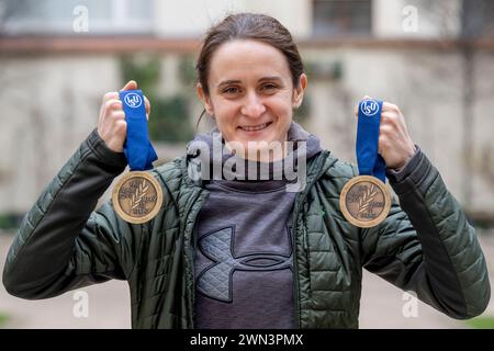 Prague, République tchèque. 29 février 2024. La patineuse de vitesse tchèque Martina Sablikova pose devant des photographes lors de la conférence de presse à Prague, République tchèque, le 29 février 2024. Crédit : Ondrej Deml/CTK photo/Alamy Live News Banque D'Images