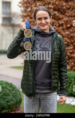 Prague, République tchèque. 29 février 2024. La patineuse de vitesse tchèque Martina Sablikova pose devant des photographes lors de la conférence de presse à Prague, République tchèque, le 29 février 2024. Crédit : Ondrej Deml/CTK photo/Alamy Live News Banque D'Images