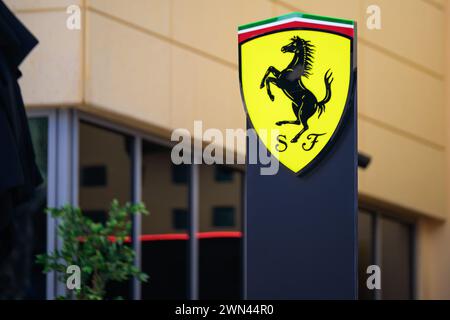 Sakhir, Bahreïn. 29 février 2024. Scuderia Ferrari F1 Team pendant la FP1. AHMAD ALSHEHAB/Alamy Live News Banque D'Images