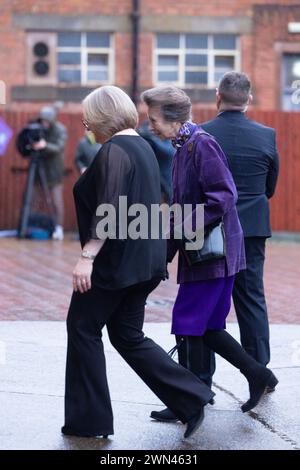 06/02/24 le lendemain du diagnostic de cancer de son frère le roi Charles, S.A.R. la Princesse Anne, la Princesse Royale rend visite à GH Hurt et à son fils, Chilwell, Banque D'Images