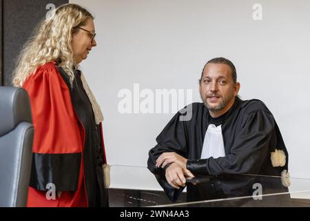 Nivelles, Belgique. 29 février 2024. Stéphanie Bonte et l’avocat Yannick de Vlaeminck photographiés lors de la séance avec la constitution du jury, pour le procès d’assises de A. Ben Abdeslam, à la cour d’assises de Bruxelles-capitale, relocalisés à Nivelles (Nijvel), jeudi 29 février 2024. BELGA PHOTO NICOLAS MAETERLINCK crédit : Belga News Agency/Alamy Live News Banque D'Images