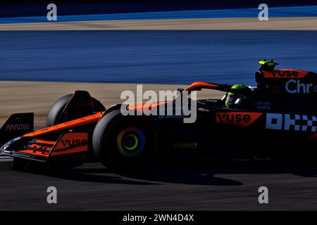 Lando Norris (GBR) McLaren MCL38. Championnat du monde de formule 1, Rd 1, Grand Prix de Bahreïn, jeudi 29 février 2024. Sakhir, Bahreïn. 29.02.2024. Championnat du monde de formule 1, Rd 1, Grand Prix de Bahreïn, Sakhir, Bahreïn, le crédit photo de la journée d'entraînement devrait se lire : XPB/Alamy Live News. Banque D'Images