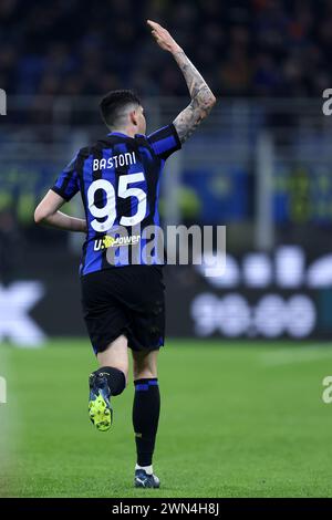 Milan, Italie. 28 février 2024. Alessandro Bastoni du FC Internazionale fait des gestes lors du match de Serie A entre le FC Internazionale et Atalanta BC au Stadio Giuseppe Meazza le 28 février 2024 à Milan Italie . Crédit : Marco Canoniero/Alamy Live News Banque D'Images