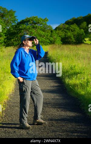 L'observation des oiseaux le long du sentier du souvenir riche Villa Principe Giovanni, Baskett Slough National Wildlife Refuge, Oregon Banque D'Images