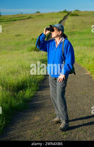 L'observation des oiseaux le long du sentier du souvenir riche Villa Principe Giovanni, Baskett Slough National Wildlife Refuge, Oregon Banque D'Images