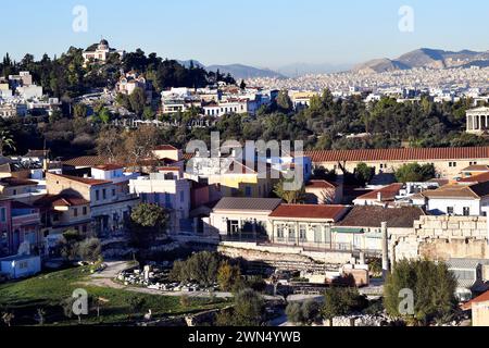 Grèce, paysage urbain d'Athènes avec observatoire national et église Agia Marina Banque D'Images