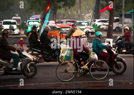 Tourné au Vietnam, à Hanoi et à Hai Phong, février 2024 : capturer l'essence florissante de la nation au milieu de paysages contrastés. Banque D'Images