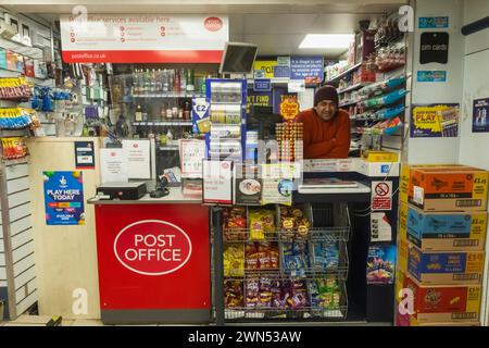 Angleterre, Londres, Mini magasin et bureau de poste typiquement asiatiques Banque D'Images