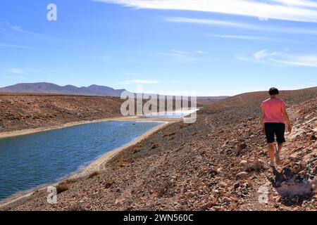 Embalse de los Molinos, Fuerteventura, Îles Canaries : faible niveau d'eau dans l'ancien réservoir Banque D'Images