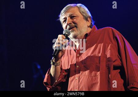 Milan Italie 10/11/2006 : Francesco Guccini, chanteur italien, lors du concert au Forum Assago Banque D'Images