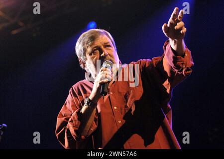 Milan Italie 10/11/2006 : Francesco Guccini, chanteur italien, lors du concert au Forum Assago Banque D'Images