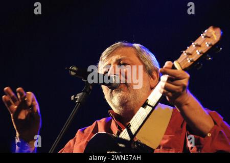 Milan Italie 10/11/2006 : Francesco Guccini, chanteur italien, lors du concert au Forum Assago Banque D'Images