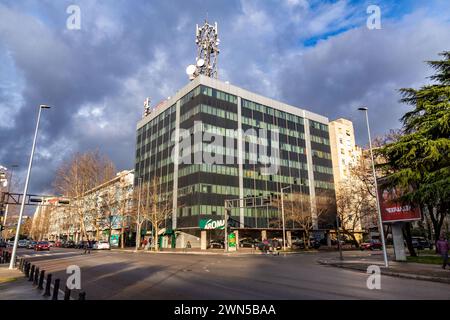 Podgorica, Monténégro - 12 février 2024 : architecture générique et vue sur la rue à Podgorica, la capitale du Monténégro. Banque D'Images