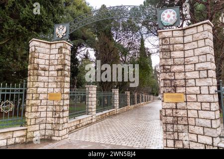 Podgorica, Monténégro - 12 février 2024 : entrée du parc du Roi à Podgorica, rénové par les autorités azerbaïdjanaises comme symbole de la bourse. Banque D'Images