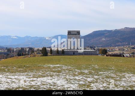 Asiago, VI, Italie - 9 décembre 2023 : Mémorial de guerre appelé OSSARIO del Leiten en hiver Banque D'Images