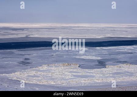 Cap Lisburne plomb ouvert en raison des courants et des vents violents près de la rive près de point Hope Tigia ouest de l'Alaska arctique Banque D'Images