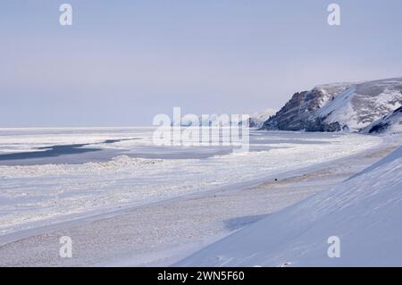 Cap Lisburne plomb ouvert en raison des courants et des vents violents près de la rive près de point Hope Tigia ouest de l'Alaska arctique Banque D'Images