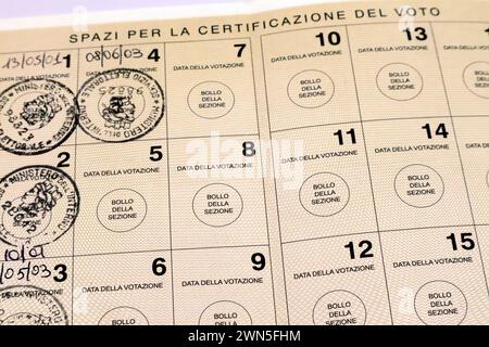 Carte électorale italienne avec des espaces pour la certification du vote Banque D'Images