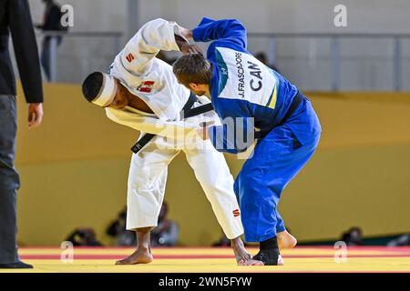 Santiago, Chili, le 28 octobre 2023, Juan Postigos (PER) vs Julien Frascadore (CAN) pendant Judo - hommes -66kg aux Jeux panaméricains de 2023 Banque D'Images