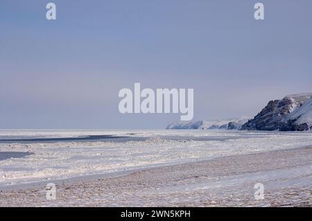 Cap Lisburne plomb ouvert en raison des courants et des vents violents près de la rive près de point Hope Tigia ouest de l'Alaska arctique Banque D'Images