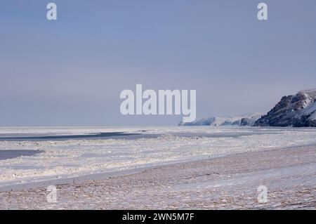 Cap Lisburne plomb ouvert en raison des courants et des vents violents près de la rive près de point Hope Tigia ouest de l'Alaska arctique Banque D'Images