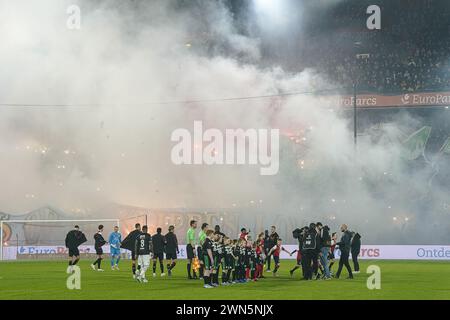 Rotterdam, pays-Bas. 29 février 2024. ROTTERDAM, 29-2-2024, Stadium de Kuip, Dutch KNVB beker Half finale, 2023/2024, Feyenoord - FC Groningen, les joueurs entrent sur le terrain crédit : Pro Shots/Alamy Live News Banque D'Images