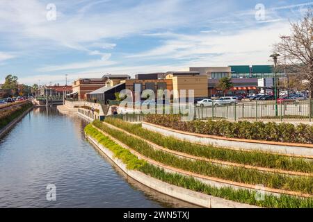 Le Woodlands Waterway au Woodlands Mall dans le centre-ville de Woodlands. Banque D'Images